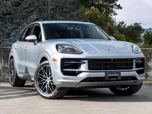 Dolomite Silver Metallic 2025 Porsche Cayenne Cayenne
