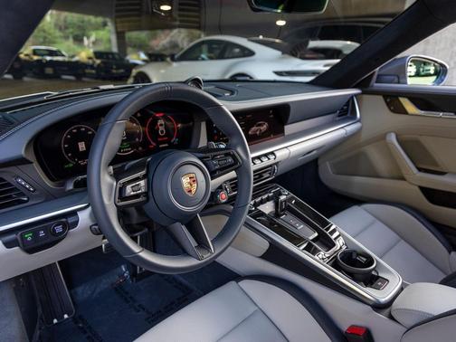 2025 Porsche 911 Carrera GTS