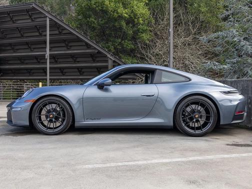 2025 Porsche 911 Carrera GTS