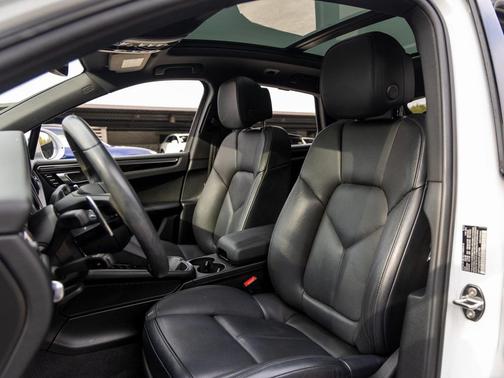 2023 Porsche Macan T