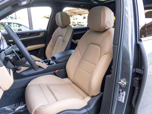 Vanadium Grey Metallic 2026 Porsche Cayenne Cayenne