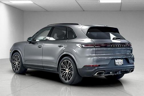 2024 Porsche Cayenne Base (Tiptronic)