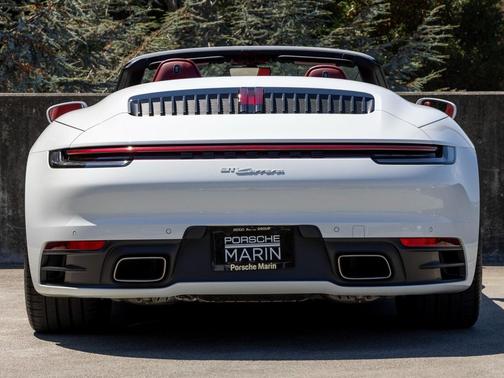 2022 Porsche 911 Carrera