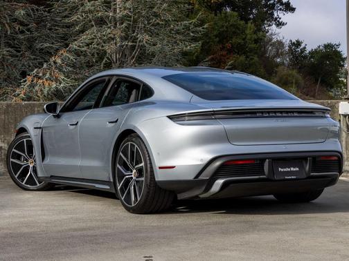 2025 Porsche Taycan 
