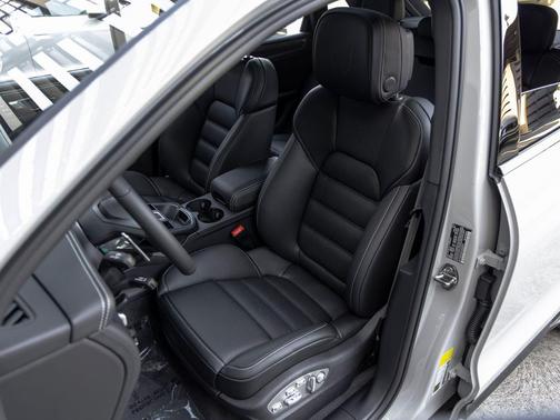 Chalk 2026 Porsche Macan Macan