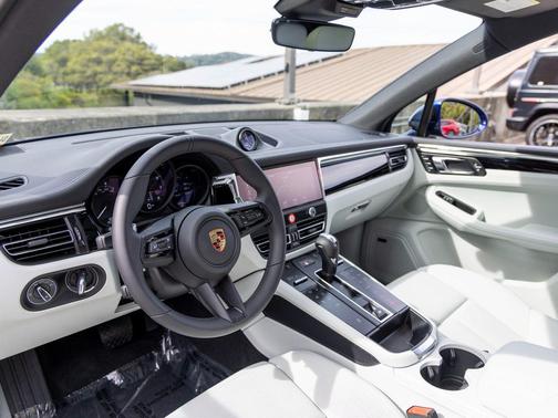 Gentian Blue Metallic 2025 Porsche Macan T