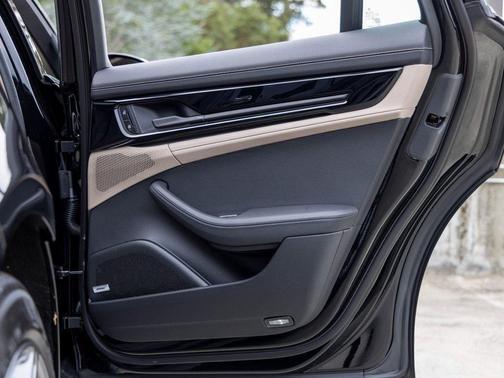 2025 Porsche Panamera 4