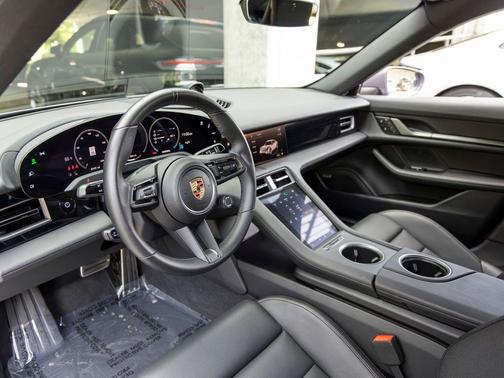 6m6maa 2025 Porsche Taycan