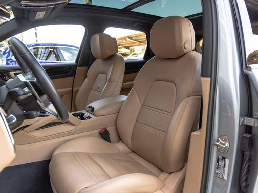 Dolomite Silver Metallic 2020 Porsche Cayenne Cayenne