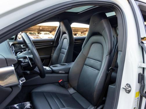 2023 Porsche Panamera Platinum Edition