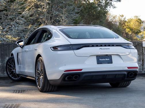 2023 Porsche Panamera Platinum Edition
