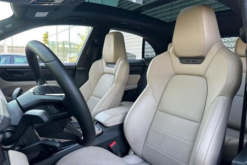 2024 Porsche Macan Turbo