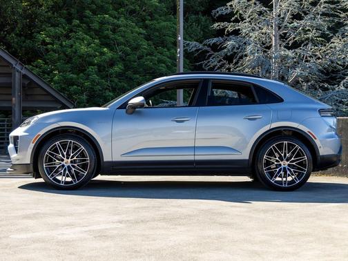 Dolomite Silver Metallic 2025 Porsche Macan Macan Electric