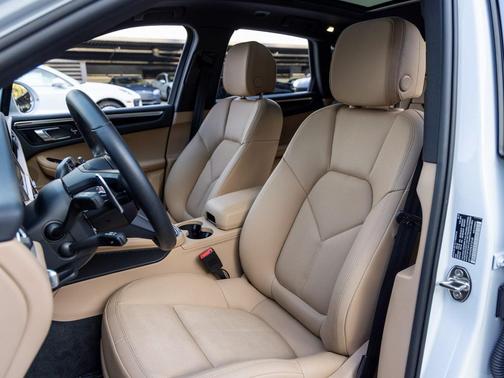 2025 Porsche Macan T