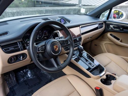 2025 Porsche Macan T