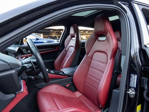 2024 Porsche Panamera 4