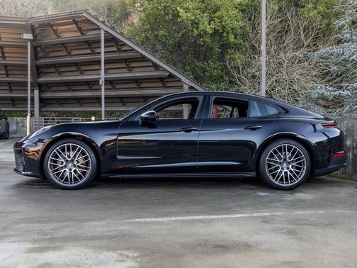 2024 Porsche Panamera 