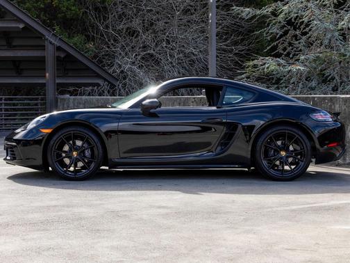2022 Porsche 718 Cayman T