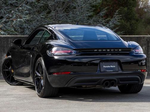 2022 Porsche 718 Cayman T