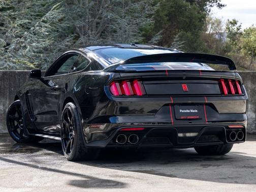 2017 Ford Shelby GT350R Base