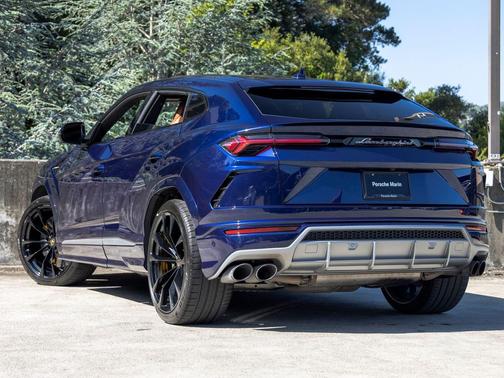 Dark Blue 2019 Lamborghini Urus Base