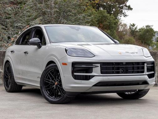 2025 Porsche Cayenne GTS