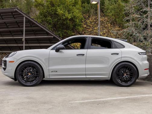 2025 Porsche Cayenne GTS