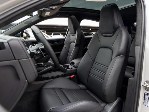 2025 Porsche Cayenne GTS