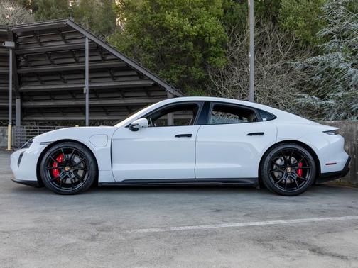 2023 Porsche Taycan GTS