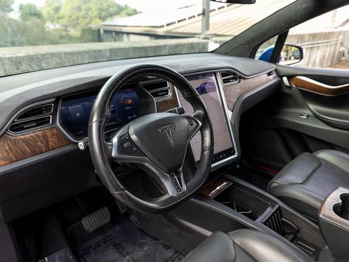 2016 Tesla Model X 70D