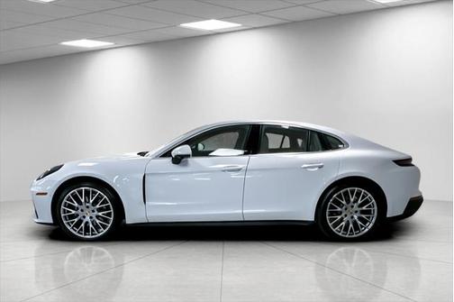 2024 Porsche Panamera 4