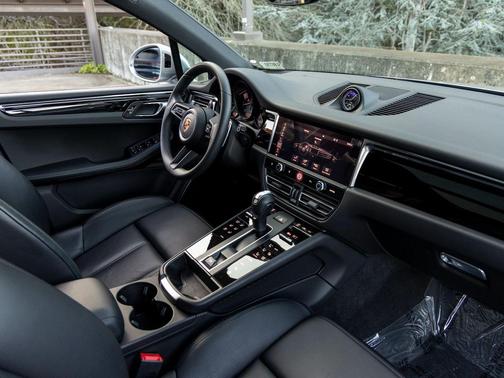 2025 Porsche Macan T