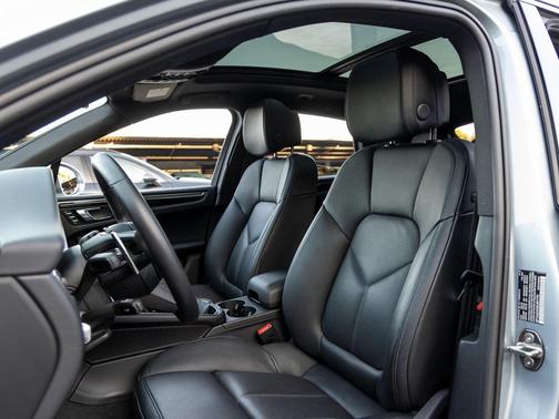 2025 Porsche Macan T