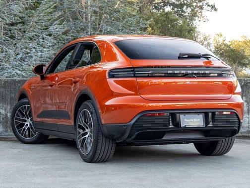 2025 Porsche Macan RWD