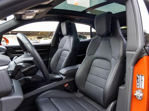 2025 Porsche Macan RWD