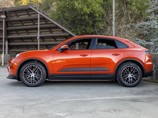 2025 Porsche Macan RWD