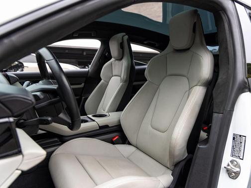 2020 Porsche Taycan Turbo S