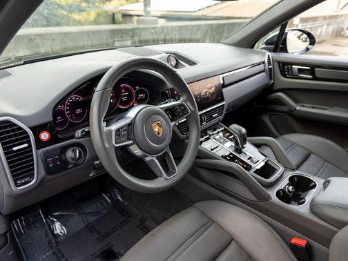 2023 Porsche Cayenne Platinum Edition