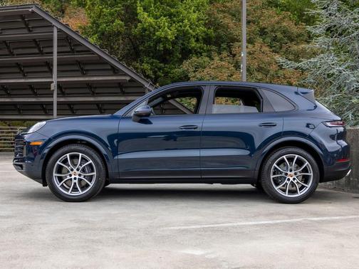 Algarve Blue Metallic 2026 Porsche Cayenne Cayenne