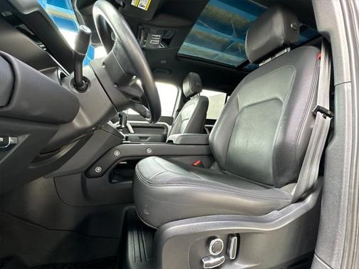 2024 Land Rover Defender 130 P400 X-Dynamic SE