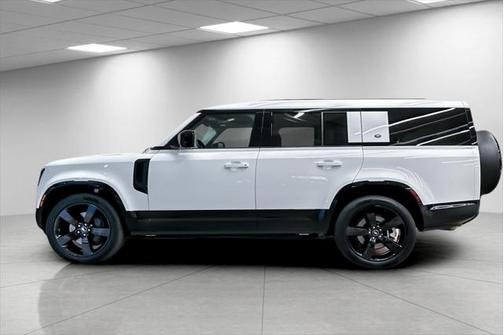 2024 Land Rover Defender 130 P400 X-Dynamic SE