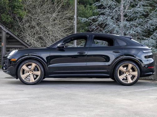 2025 Porsche Cayenne GTS