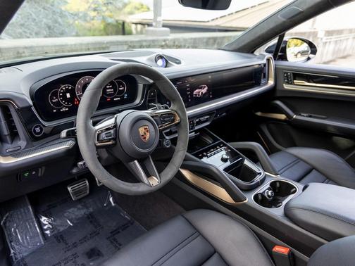 2025 Porsche Cayenne GTS