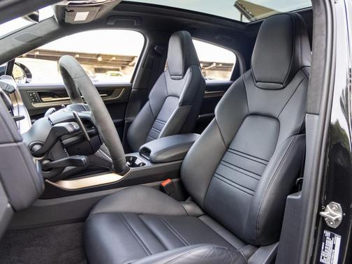 2025 Porsche Cayenne GTS