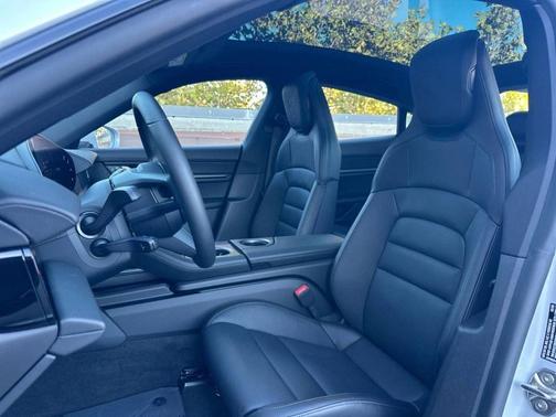 2025 Porsche Taycan 4