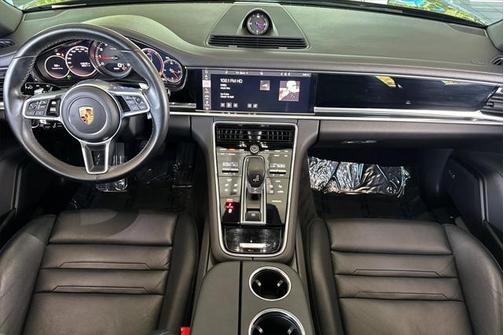 2018 Porsche Panamera Sport Turismo 4