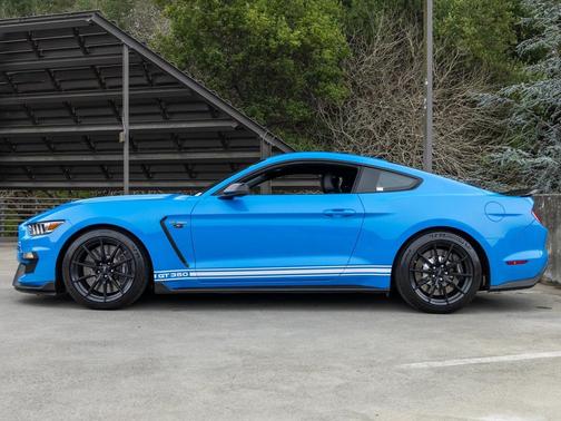 2017 Ford Shelby GT350 Base