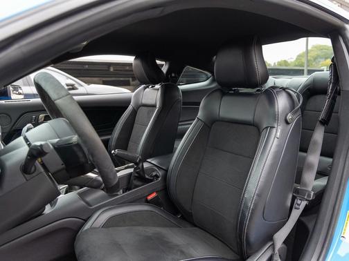 2017 Ford Shelby GT350 Base