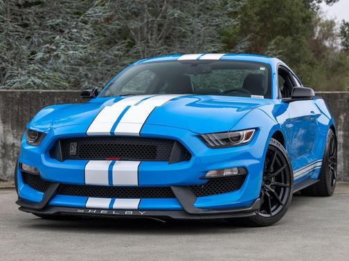 2017 Ford Shelby GT350 Base