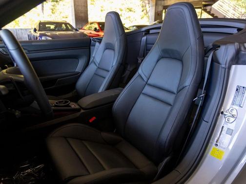 2025 Porsche 911 Carrera 4 GTS